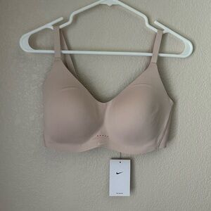 Nike Women's Training Bra Soft Beige M(C-E) NWT